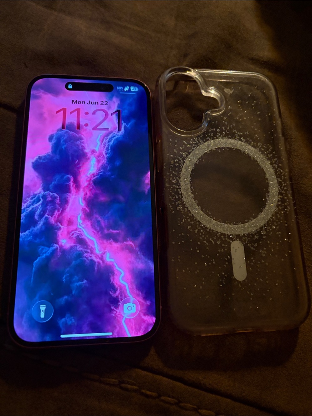 Apple iPhone 16 Pink Smartphone & MagSafe Case - Broken Back